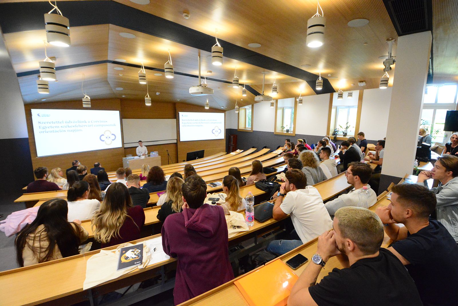 Beíratkozás és orientációs nap a Corvinus fehérvári canpusán